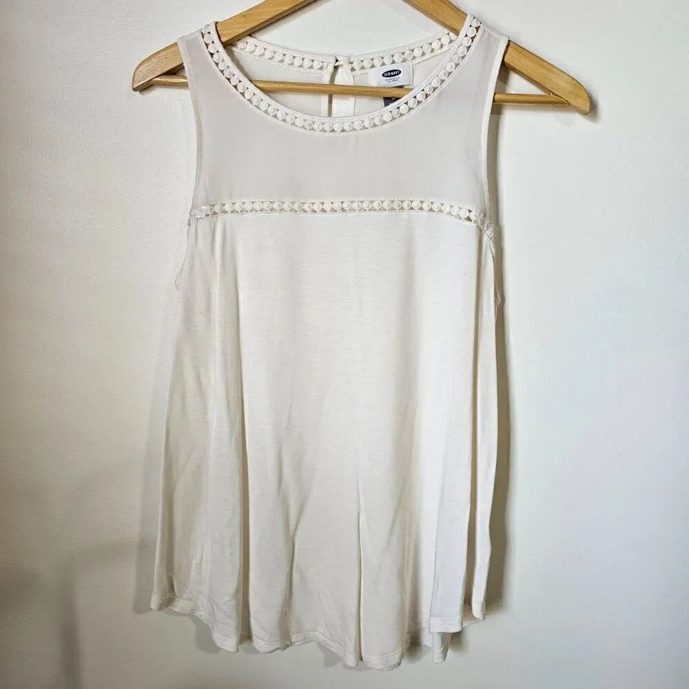 EUC OLD NAVY CREAM TANK TOP SIZE M